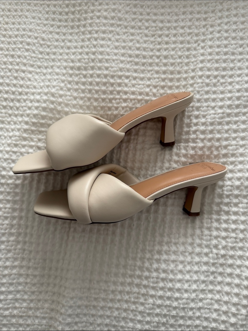 Abercrombie & Fitch Cream Kitten Heels - Picture 3 of 3